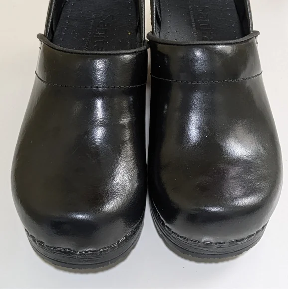 Sanita Danish Black Patent Clogs Size 35 - Picture 4 of 9